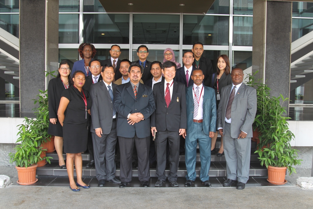 parlimen-malaysia-anjurkan-program-latihan-antarabangsa